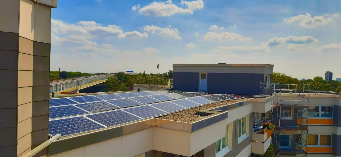 Puis-je installer des panneaux photovoltaïques ou une pompe à chaleur en copropriété ?